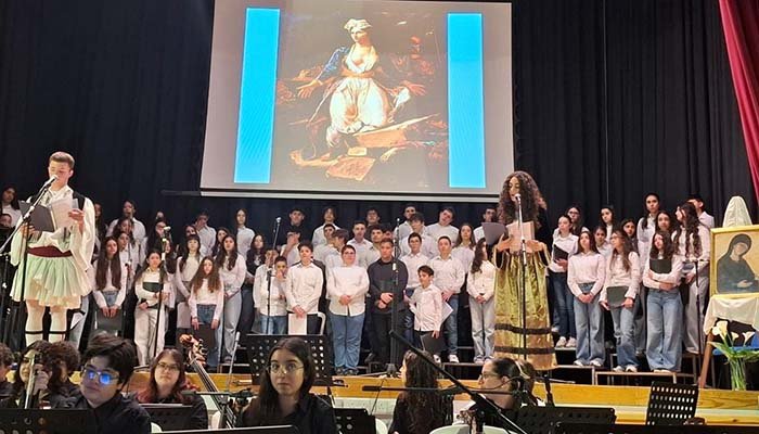 Η Μιχαηλίδου στο Λύκειο Αγίου Γεωργίου Λάρνακας Image